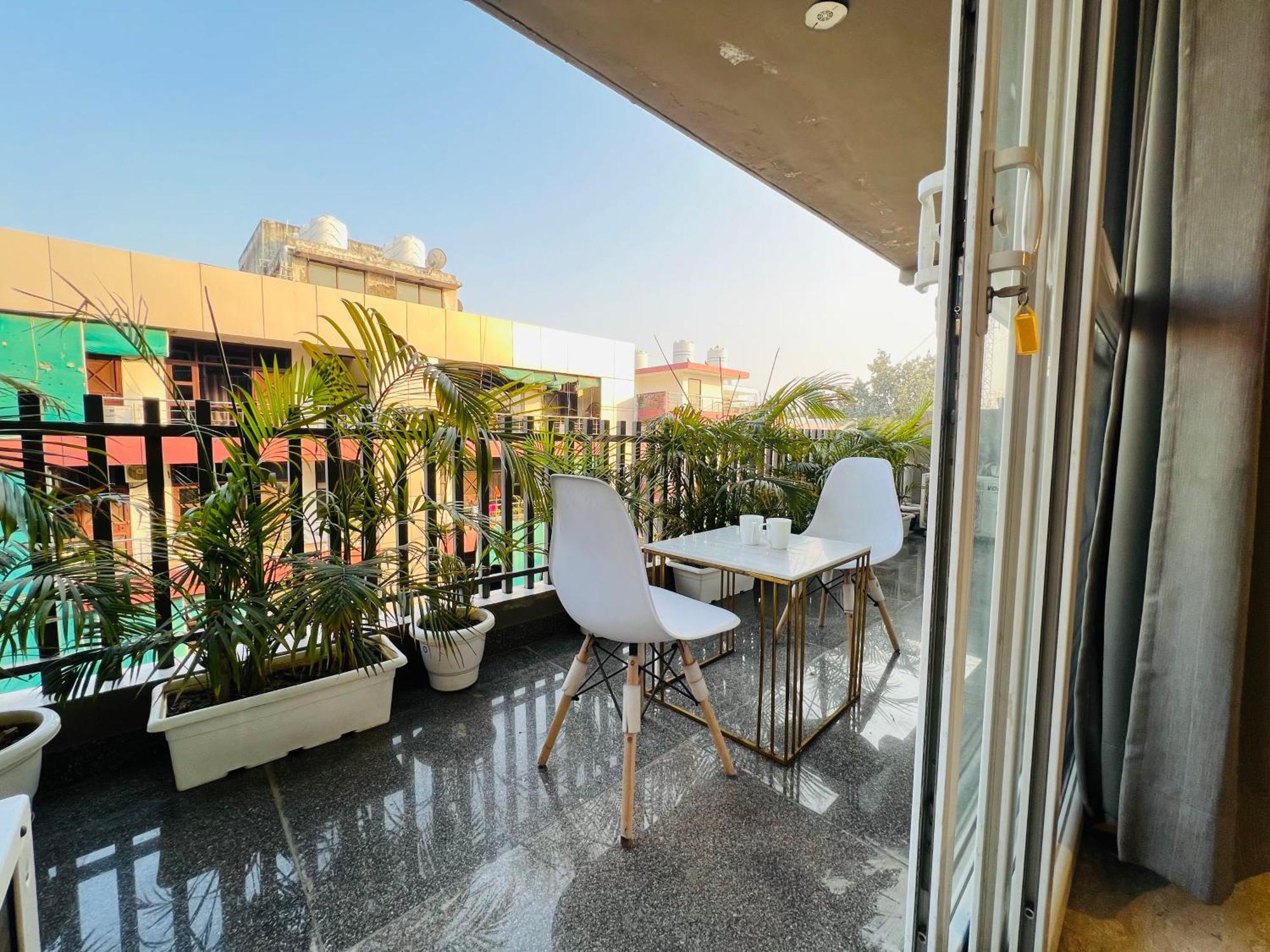 Bedchambers Serviced Apartments, Ardee City Гургаон Экстерьер фото